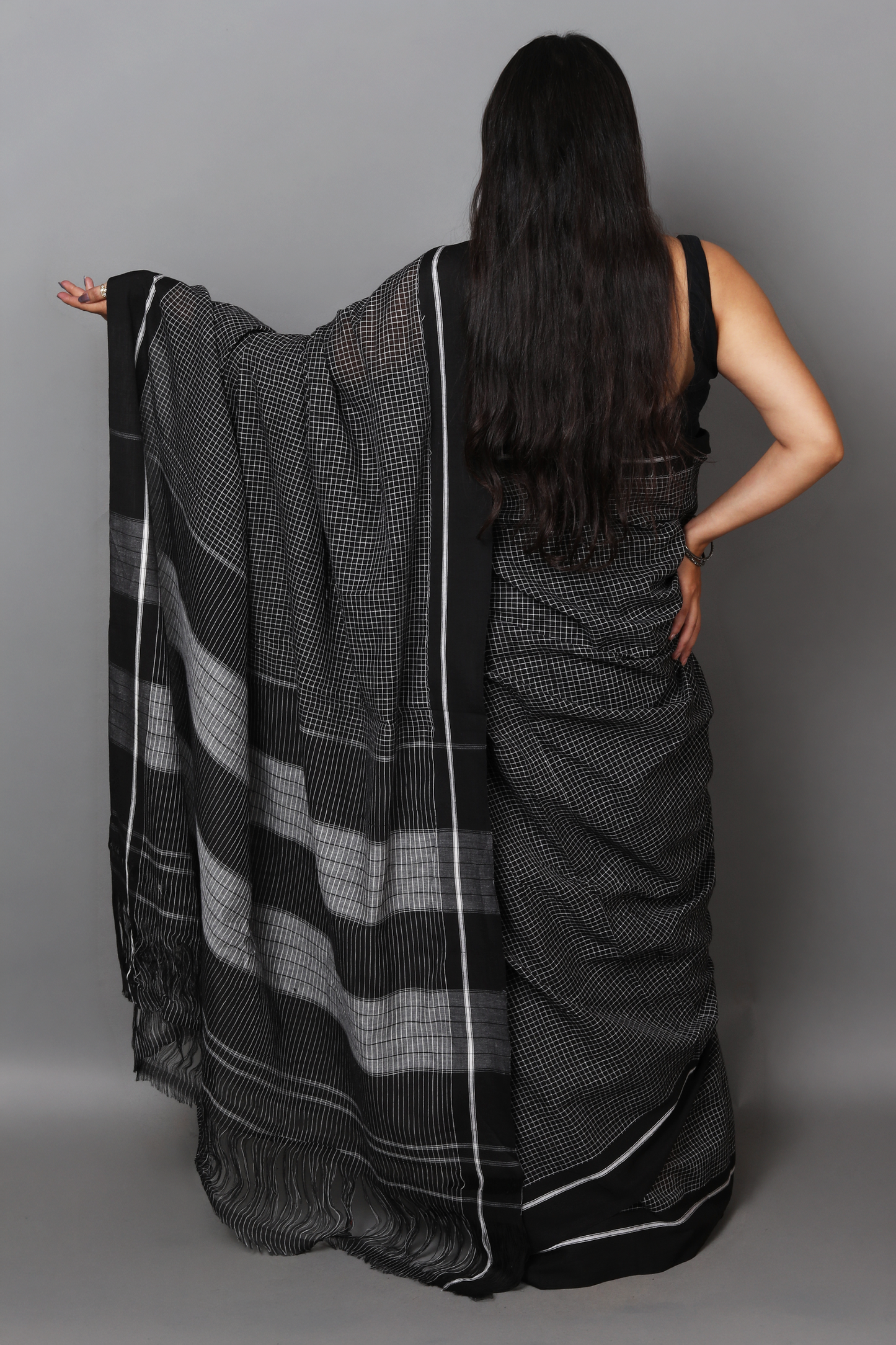 MOUNA – Black and White Checks