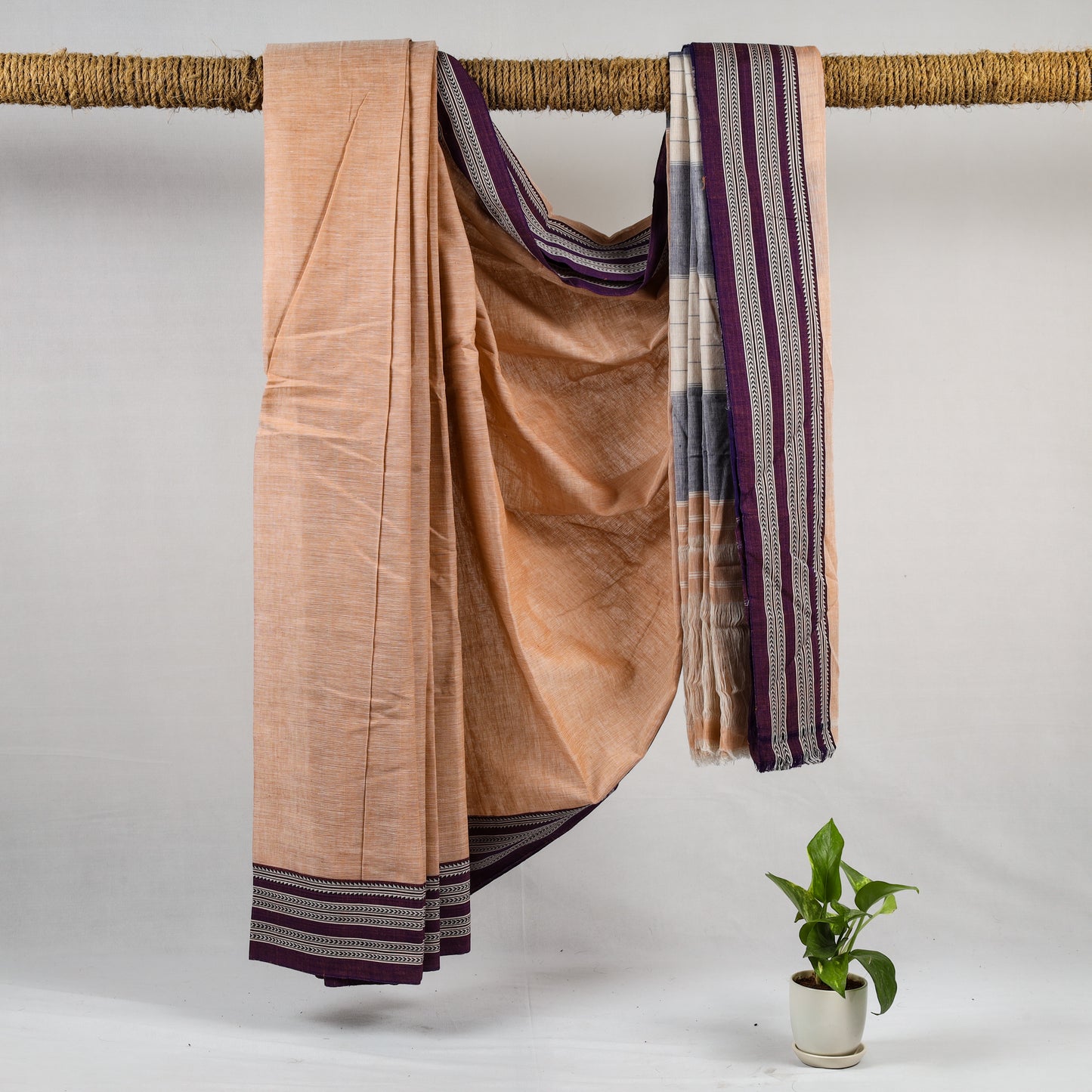 DHARA – Badami Beige