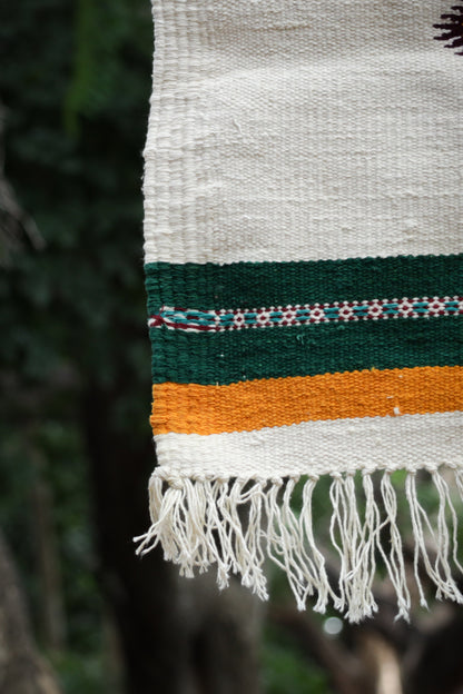 GEOMETRIC - Off-White and Green - 1.5 x 1.5 ft
