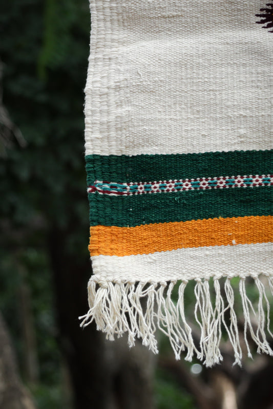 GEOMETRIC - Off-White and Green - 1.5 x 1.5 ft