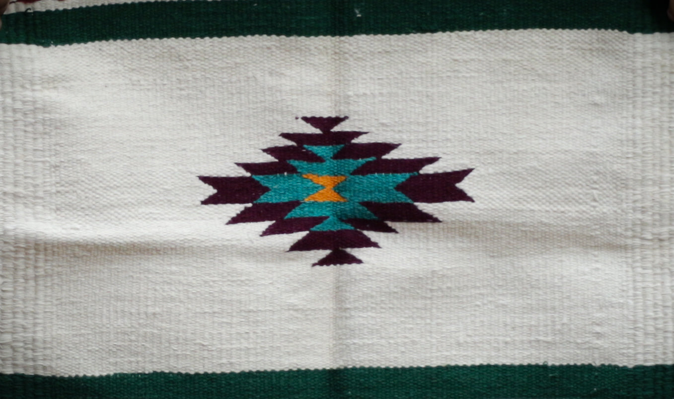 GEOMETRIC - Off-White and Green - 1.5 x 1.5 ft