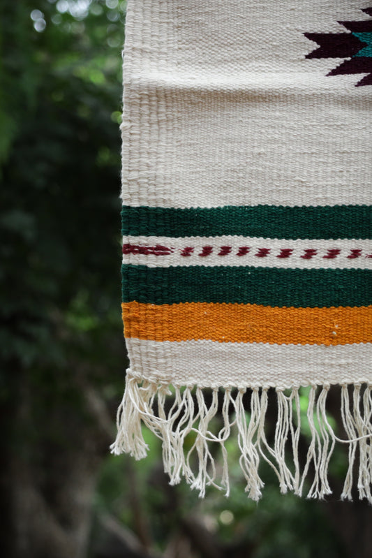 GEOMETRIC - Off-White and Green - 1.5 x 1.5 ft